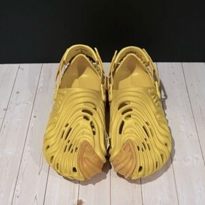 Crocs Salehe Bembury The Pollex Clog 207393-76L Yolk Yellow (Men’s 11) No Box